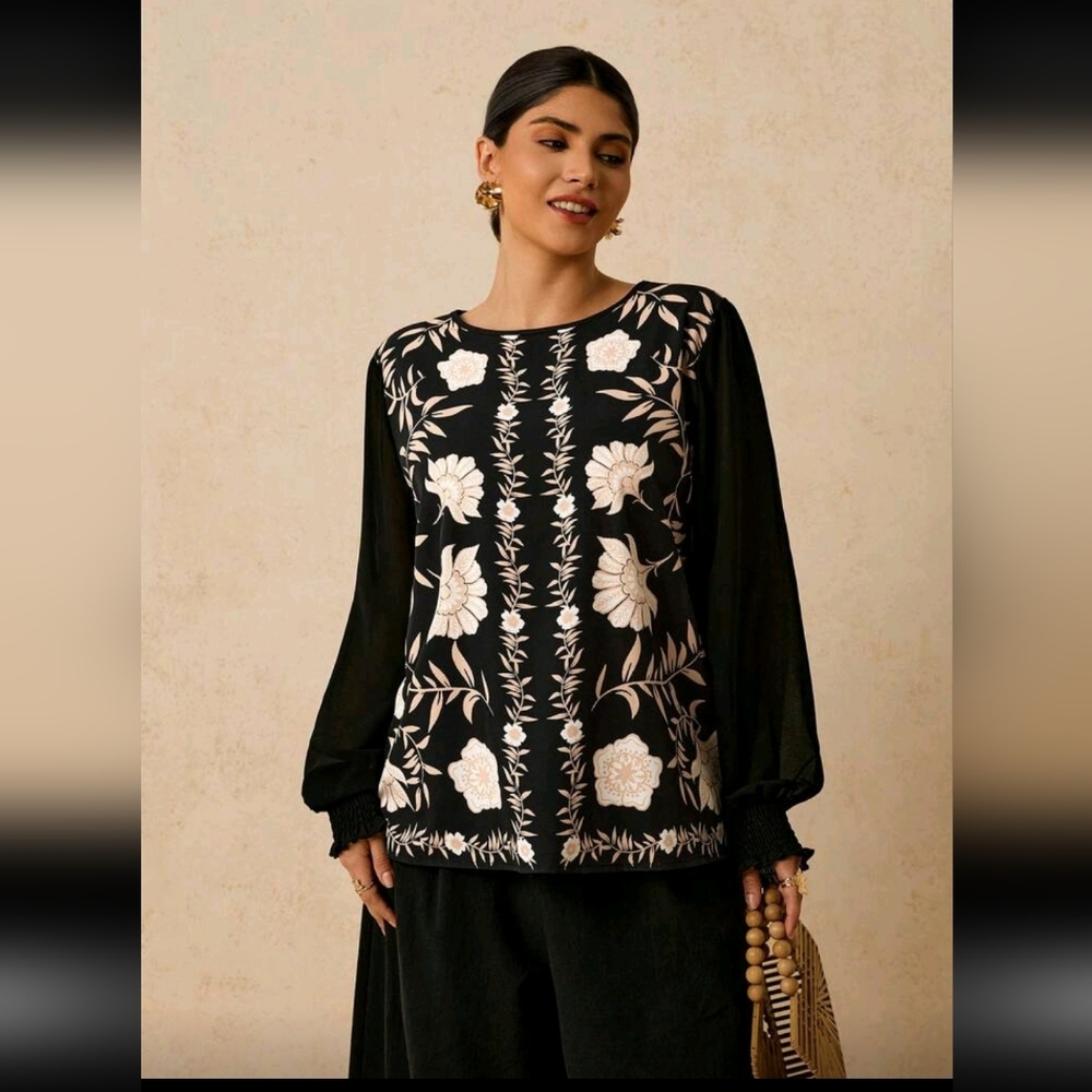 SALE ** BRAND NEW ** CHIC LIGHTWEIGHT FLORAL TOP WITH BEAUTIFUL DESIGN